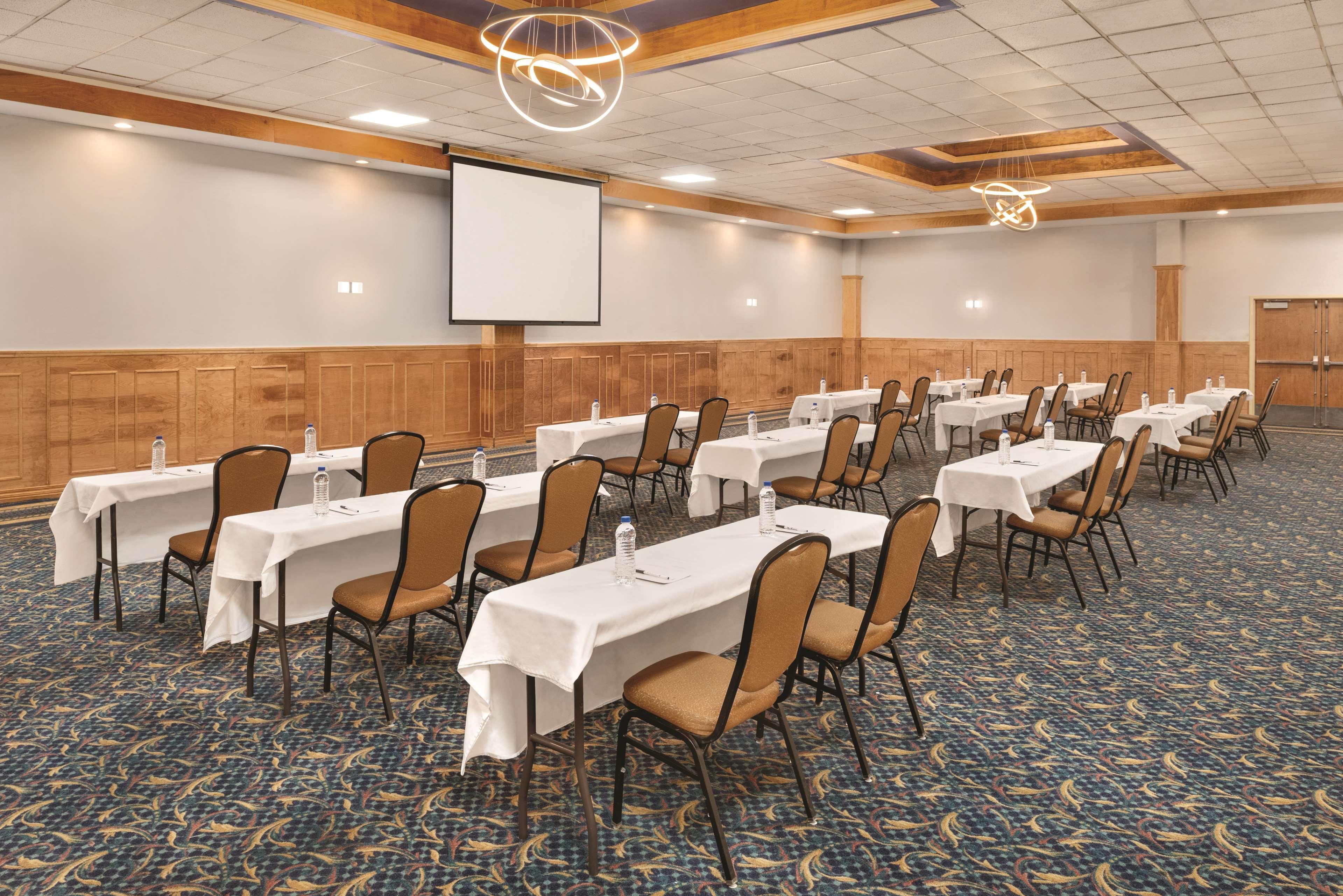 Wyndham Garden Conference Center Champaign - Urbana Hotel Luaran gambar