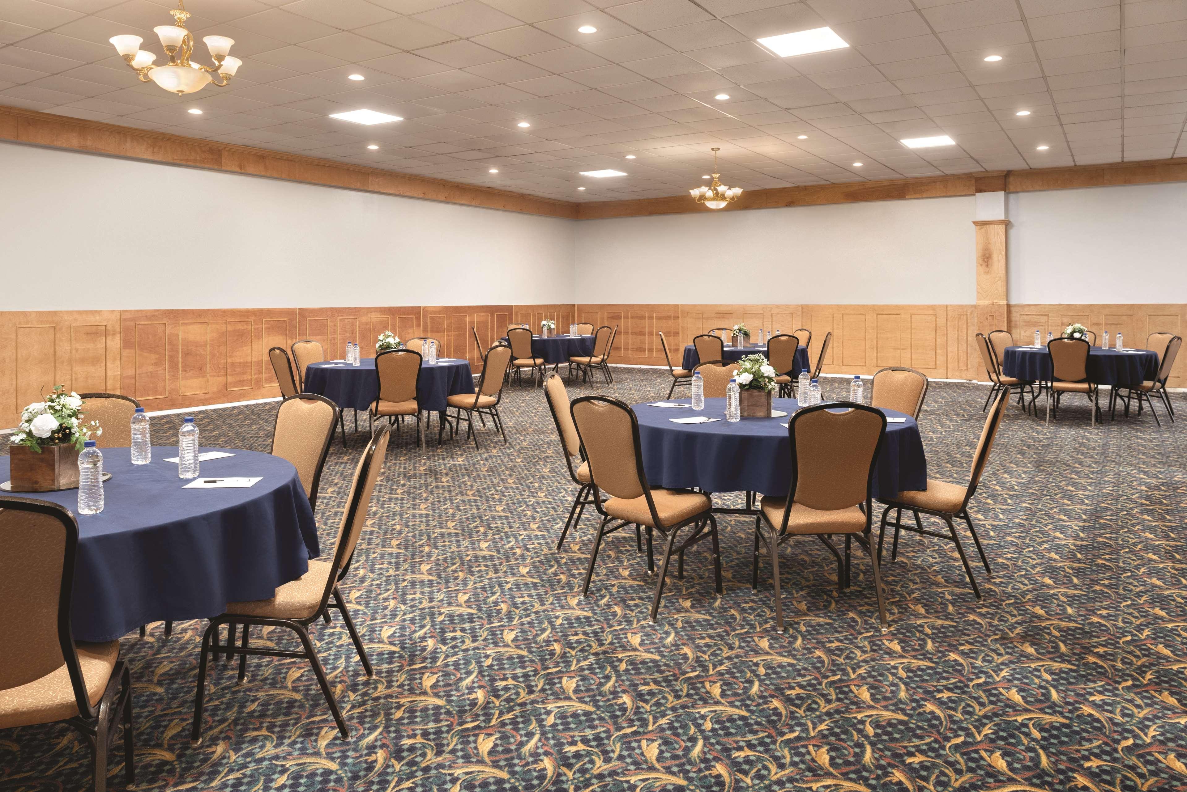 Wyndham Garden Conference Center Champaign - Urbana Hotel Luaran gambar