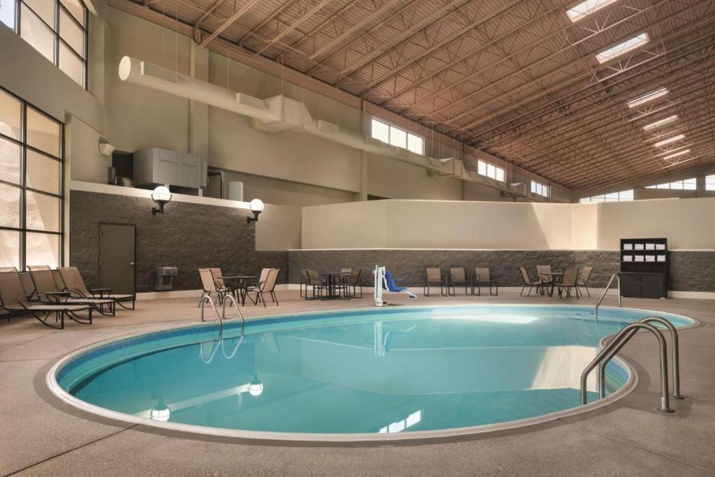 Wyndham Garden Conference Center Champaign - Urbana Hotel Luaran gambar